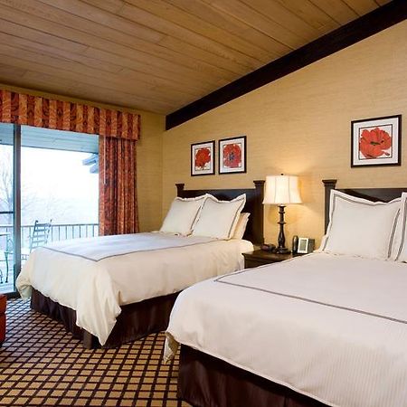 Summit Village Bellaire Room photo