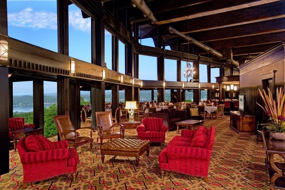 Summit Village Bellaire Interior photo