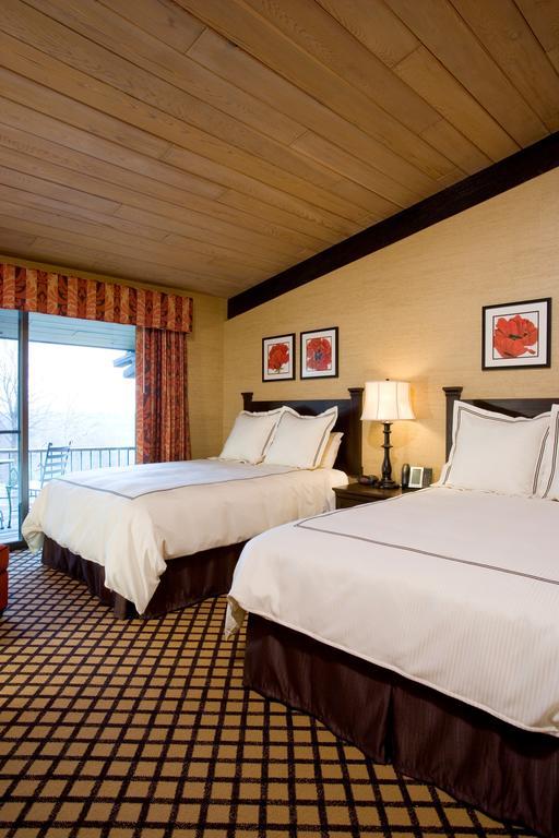 Summit Village Bellaire Room photo